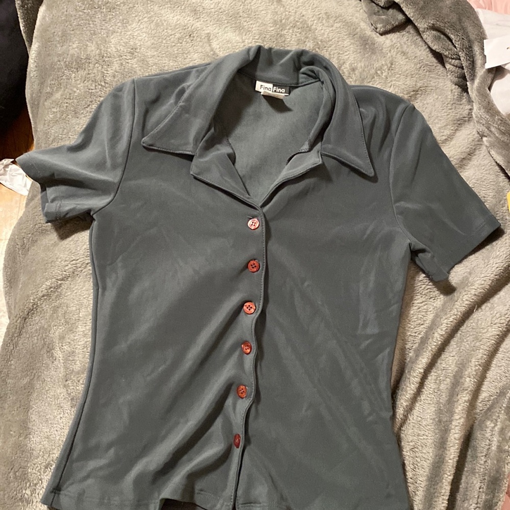 Fitted button up